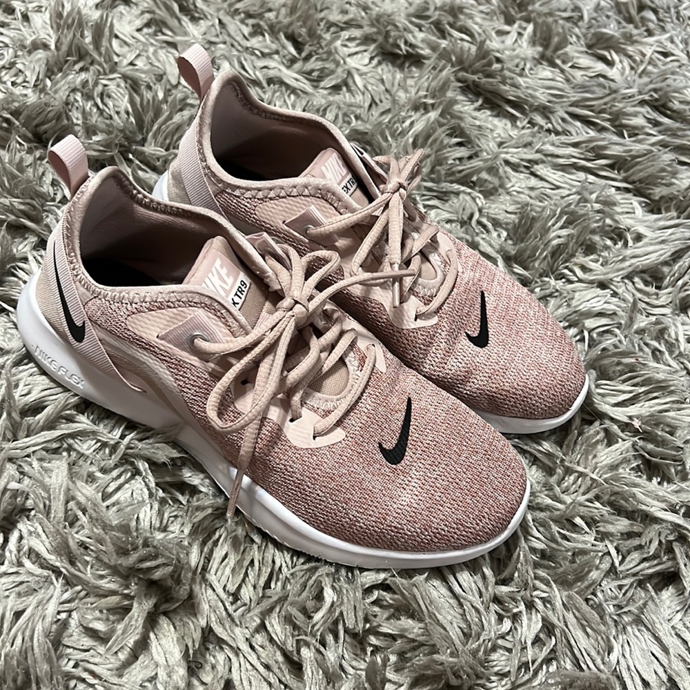 Nike FLEX TR9